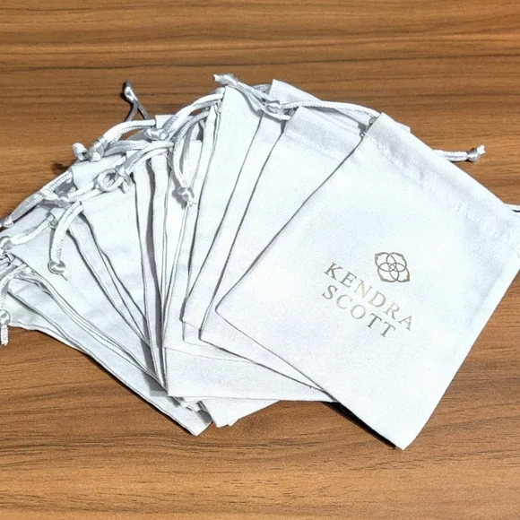 NWT Kendra Scott Ari Gold White Pearl Heart Studs Ivory Mother of Pearl - Picture 5 of 5